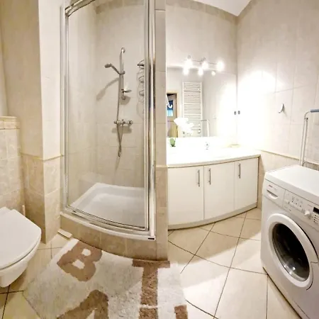 Apartment Z Garazem *